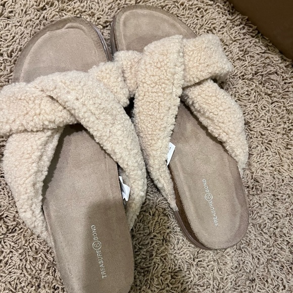 Slippers - Picture 4 of 4